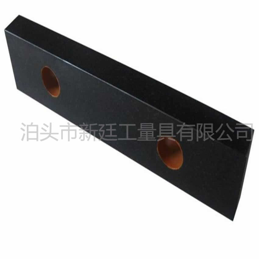 大理石平尺 泊頭新廷工量具生產的 大理石平尺 產品優勢: 物理性能:比重2970-3070kg/m3耐壓強度:2500-2600kg/cm3彈性系數:1.3-1.5106kg/cm2吸水率。 不磁化:測量時能平滑移動,無滯澀感,不受潮濕影響